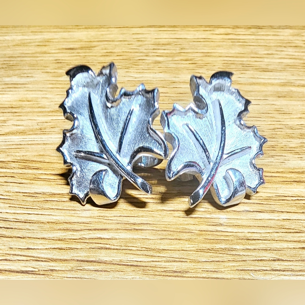 Vintage Signed Trifari Silver Toned Maple Leaf Earrings Clip-on 1.25" Designer